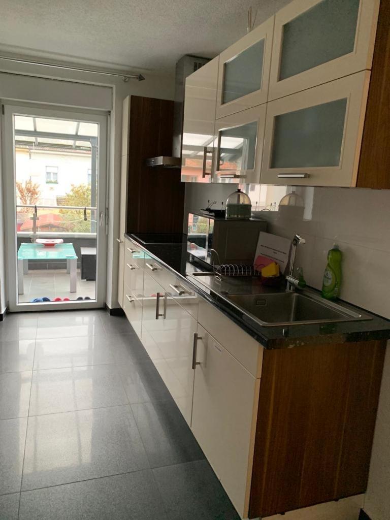 Guenstige Zimmer-Unterkunft Zimmer Mit Gemeinschaftsbad Лёррах Экстерьер фото