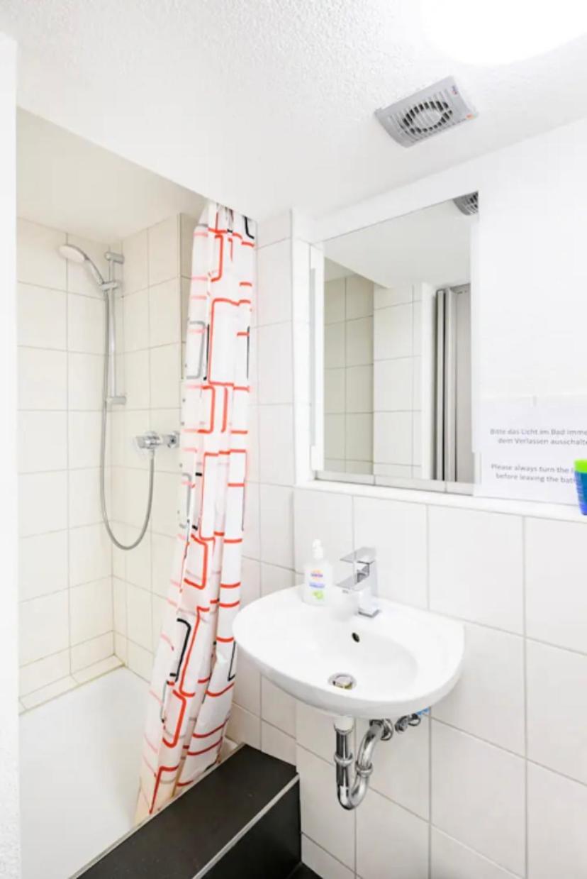 Guenstige Zimmer-Unterkunft Zimmer Mit Gemeinschaftsbad Лёррах Экстерьер фото