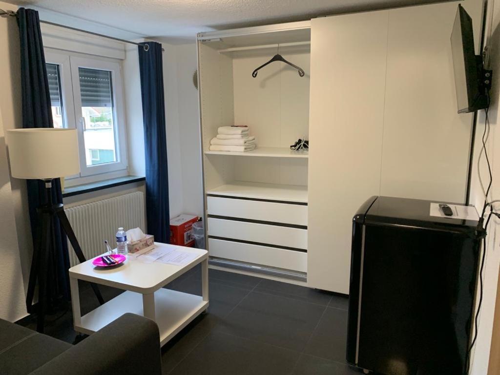 Guenstige Zimmer-Unterkunft Zimmer Mit Gemeinschaftsbad Лёррах Экстерьер фото