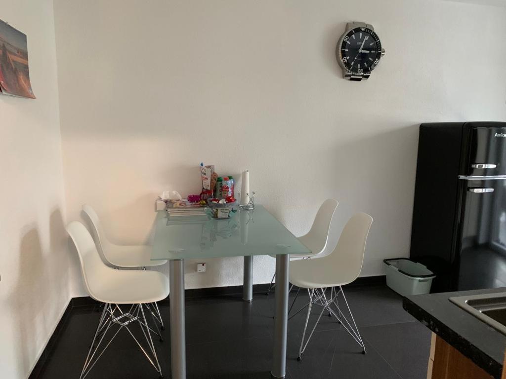 Guenstige Zimmer-Unterkunft Zimmer Mit Gemeinschaftsbad Лёррах Экстерьер фото